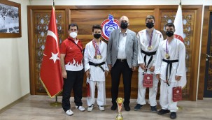 ŞAMPİYON SPORCULARDAN BAŞKAN AYDIN'A ZİYARET