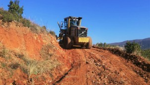 Turgutlu'da Yol Düzenleme ve Tamirat Çalışmaları Devam Ediyor