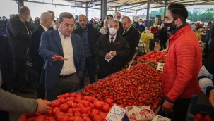 BAŞKAN BATUR, HATAY PAZARYERİ'NDE VATANDAŞI DİNLEDİ