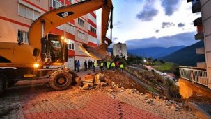 Narlıdere'de çöken istinat duvarına güvenlik önlemi