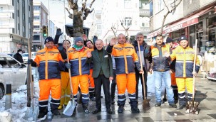 Bayrampaşa Belediyesi karla mücadele ekibi aralıksız çalıştı