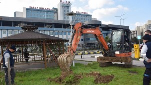 YUNUSEMRE MCBÜ HASTANESİNİ AĞAÇLANDIRIYOR  