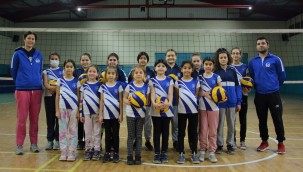 YUNUSEMRE VOLEYBOL ALTYAPISINA HIZ VERDİ