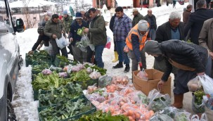  ZORLU KIŞ SÜRECİNDE KÖYLERDE HANELERE MİSAFİR OLDU İHTİYAÇ SAHİPLERINE EL UZATTI  