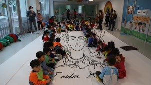 Büyükşehir'in minik öğrencilerden dev Frida Kahlo portresi