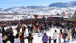 TOROSLAR 2. KAR FESTİVALİ'NİN İKİNCİ GÜNÜNDE COŞKU DAHA DA ARTTI