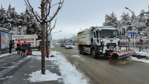 Belediye ekipleri kar mesaisinde