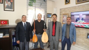 BAŞKAN ARSLAN'A BAĞLAMA VE CURA HEDİYE