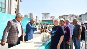 SARIÇAM BELEDİYESİNİN FİDE DAĞITIMI YOĞUN İLGİ GÖRDÜ