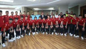 Başkan Büyükakın, Kullarspor U-18 takımını konuk etti