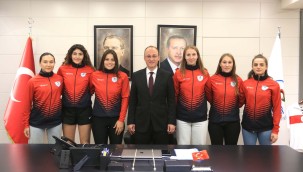 PAMUKKALE BELEDİYESPOR VOLEYBOL TAKIMI'NDA İMZALAR ATILDI