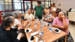 İzmir Büyükşehir Belediye Başkanı Tunç Soyer'in sosyal belediyecilik ilkesi doğrultusunda huzurevi sakinleri için bir proje daha hayata geçirildi