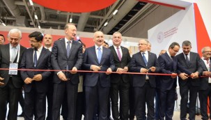 ULAŞTIRMA VE ALTYAPI BAKANI KARAİSMAİLOĞLU, INNOTRANS 2022'YE KATILDI