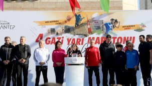 -GAZİANTEP'İN KURTULUŞUN 101'İNCİ YILI ETKİNLİKLERİ KAPSAMINDA 4'ÜNCÜ GAZİ YARI MARATONU KOŞULDU