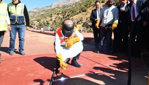 ULAŞTIRMA VE ALTYAPI BAKANI KARAİSMAİLOĞLU, ENLERİN PROJESİ "BİTLİS ÇAYI VİYADÜĞÜ" KAYNAK TÖRENİNE KATILDI