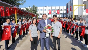 BAŞKAN YILMAZ, ŞEHİTLER KÜTÜPHANESİ'NİN AÇILIŞINDA GENÇLERE SESLENDİ;