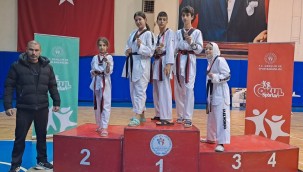 EĞİRDİR BELEDİYE SPOR'LU TAEKWONDOCULAR RÜZGAR GİBİ ESTİ.