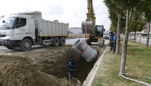 Yeni Otogarın yağmur suyu ve kanalizasyon hatları döşeniyor