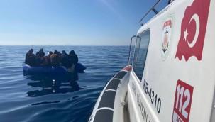 İzmir açıklarında 61 düzensiz göçmen kurtarıldı