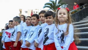 Buca Belediye Başkanı Görkem Duman, çocukların bayram sevincine ortak oldu